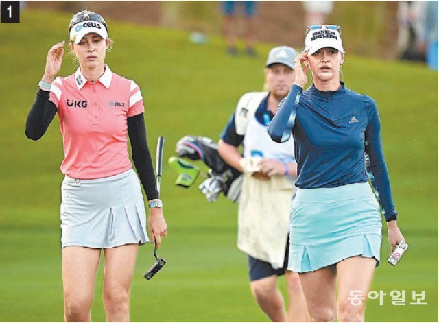 [1] 1월 미국여자프로골프(LPGA)투어 개막전인 다이아몬드 리조트 토너먼트 오브 챔피언스에서 제시카 코르다(오른쪽)와 동생 넬리가 나란히 걸어가고 있다. 동아일보DB