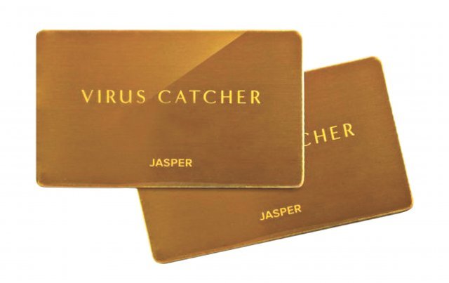 재스퍼의 ‘바이러스 캐처카드’. 비비거나 잡고만 있어도 세균과 바이러스가 사멸되는 카드형 제품이다.