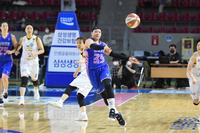 여자프로농구 포스트시즌에서 삼성생명 돌풍의 주역으로 떠오른 김한별. WKBL 제공