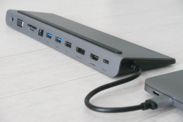 최근 출시되는 맥북은 USB 4 포트만 있다. 기본적으로 USB-C 허브 사용이 필수라는 의미다. 출처=IT동아