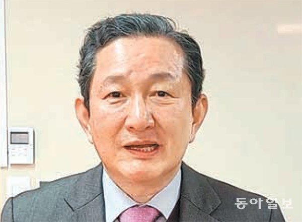 릴레이 백신 접종 후기 동영상에 참여한 의료진. 전병율 차의과대 보건대학원 교수. 이진한 기자 likeday@donga.com