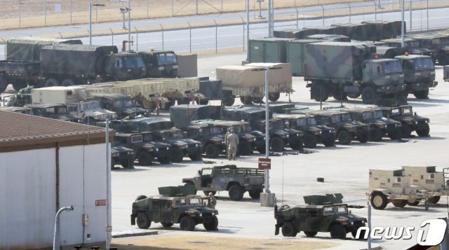 경기도 평택 소재 주한미군 기지 ‘캠프 험프리스’의 미군 차량들. 2021.3.8/뉴스1 © News1