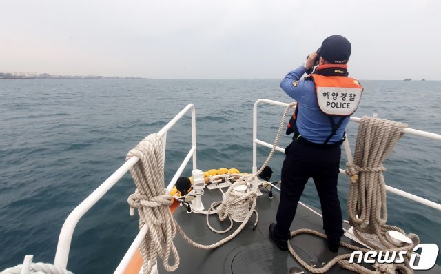 11일 제주행 여객선에서 승객 1명이 실종돼 해경이 이틀째 수색을 벌이고 있다.(제주해양경찰서 제공)© News1
