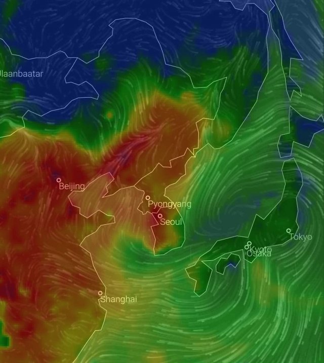 중국 베이징과 선양 일대, 그리고 한반도가 미세먼지 때문에 붉게 보인다. 일본까지는 영향이 없어 보인다.＜사진출처 www.iqair.com＞