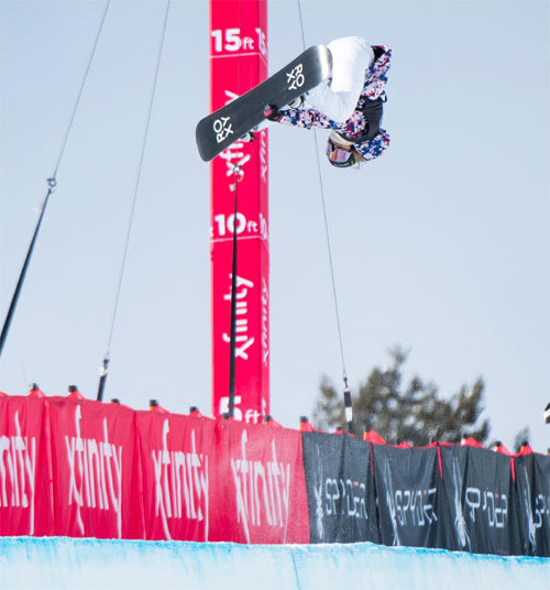 세계 스노보드 여자 하프파이프 최강자인 클로이 김(미국)이 14일 미국 콜로라도주 애스펀 버터밀크 스키리조트에서 열린 국제스키연맹(FIS) 스노보드 세계선수권대회 여자 하프파이프 결선에서 점프 기술을 시도하고 있다. 올해 출전한 월드컵과 세계선수권에서 모두 1위에 오른 클로이 김은 2022년 베이징 겨울올림픽 전망도 밝혔다. 사진 출처 FIS 페이스북