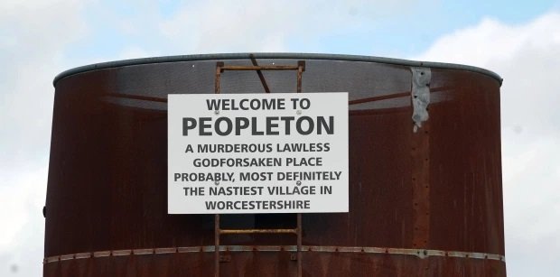 파월 씨가 내건 광고. 더선 홈페이지 갈무리