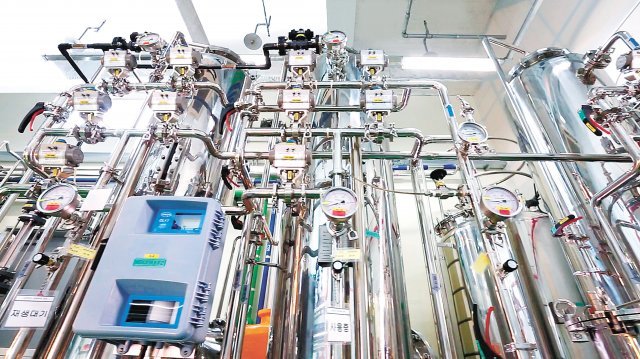 명인제약의 팔탄공장 설비.