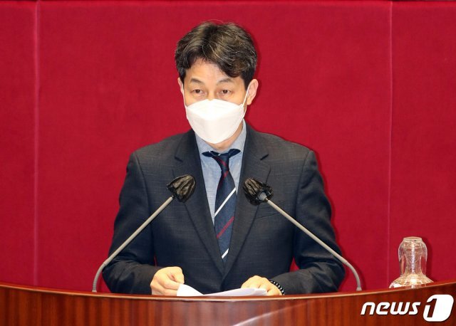 윤건영 더불어민주당 의원/뉴스1 © News1