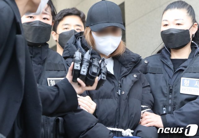 경북 구미서 숨진 3살 여아의 외할머니로 알려졌지만 DNA검사 결과 친모로 밝혀진 석 씨. 뉴스1