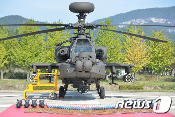 AH-64E ‘아파치 가디언’ 헬기와 탑재 무기들. 2016.10.12/뉴스1 © News1