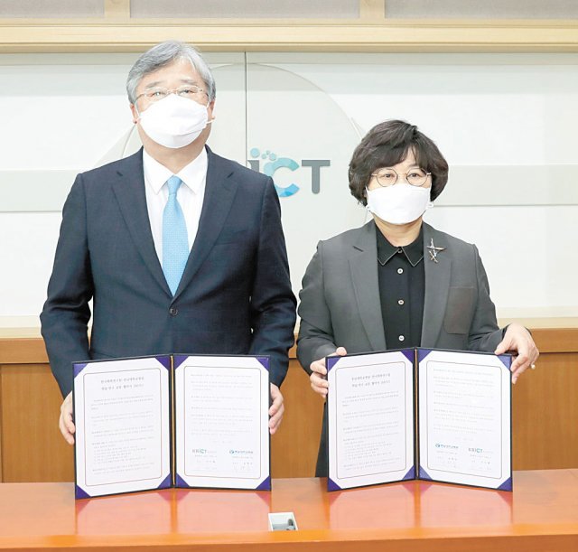 신약 개발 및 첨단 의료산업 공동연구 협약을 맺은 이미혜 한국화학연구원장(오른쪽)과 윤환중 충남대병원장. 한국화학연구원 제공