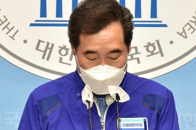 이낙연 더불어민주당 상임선대위원장이 지난달 31일 오전 국회 소통관에서 대국민 호소 기자회견을 하고 있다. 뉴스1