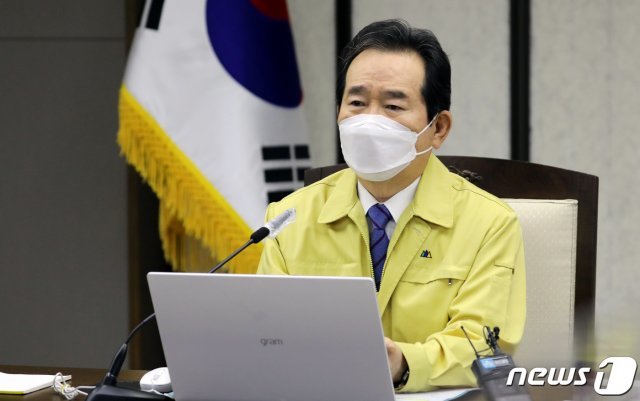 정세균 국무총리가 6일 정부세종청사에서 열린 코로나19 중앙재난안전대책본부 회의에서 모두발언을 하고 있다. 2021.4.6 © News1