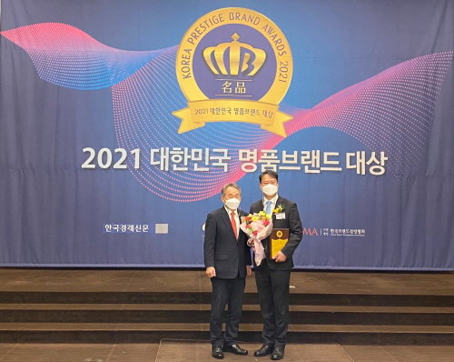 명품브랜드 섹션오피스 부문 대상 수상 장면