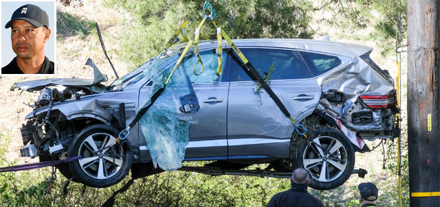 2월 미국 캘리포니아주 로스앤젤레스(LA) 인근 도로에서 전복 사고를 당했던 타이거 우즈의 스포츠유틸리티차량(SUV) ‘GV80’이 수습되는 모습. 8일(한국 시간) 수사 당국은 사고 당시 우즈(작은 사진)는 제한속도 시속 45마일(약 72km)인 도로에서 84∼87마일(약 135∼140km)로 달리고 있었다고 발표했다. AP 뉴시스