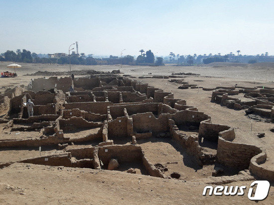 이집트 정부가 8일(현지시간) 공개한 이집트에서 발굴된 잃어버린 황금도시. © 로이터=뉴스1
