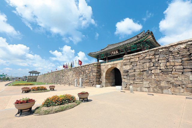 서산 해미읍성은 병영성으로 천주교 박해의 현장이면서 충남 5대 관광지 중 하나다. 서산시 제공