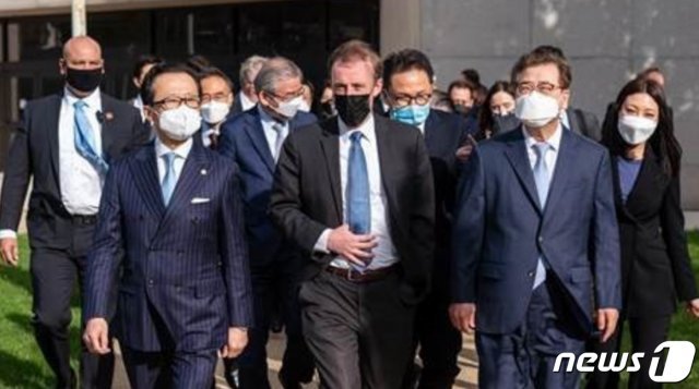 앞줄 왼쪽부터 기타무라 시게루 일본 국가안보국장, 제이크 설리번 미국 백악관 국가안보보좌관, 서훈 국가안보실장 (백악관 국가안전보장회의 트위터) 2021.4.3/뉴스1