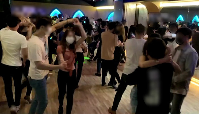 “강남 무허가 클럽서 200여명 음주 댄스파티”