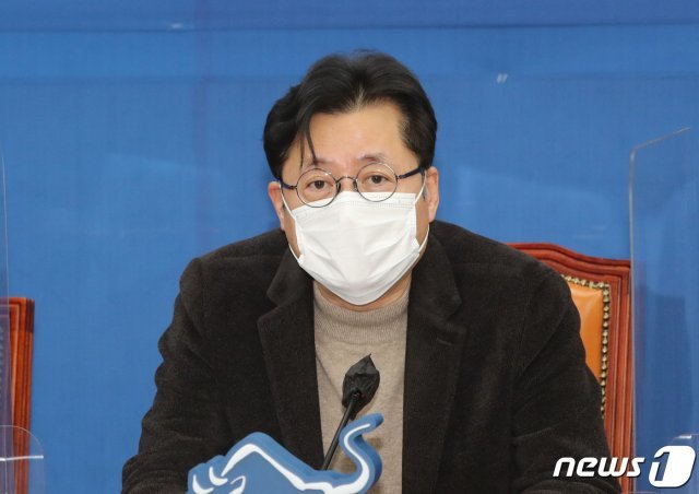 홍익표 더불어민주당 정책위의장. 2021.2.17/뉴스1 © News1