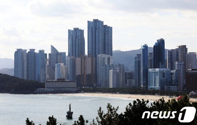 부산 해운대구의 아파트. 2018.9.27/뉴스1 © News1