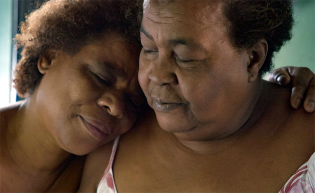 빈민가에서 대가족을 이루며 사는 브라질 동성 커플. 넷플릭스 제공
