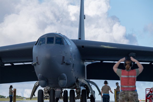 美 3대 핵전력 B-52H 괌 배치… 北-中에 견제구