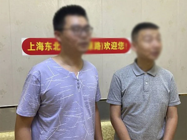 병원 측 실수로 인생이 뒤바뀐 궈웨이(왼쪽)과 야오처(오른쪽). 사진=웨이보