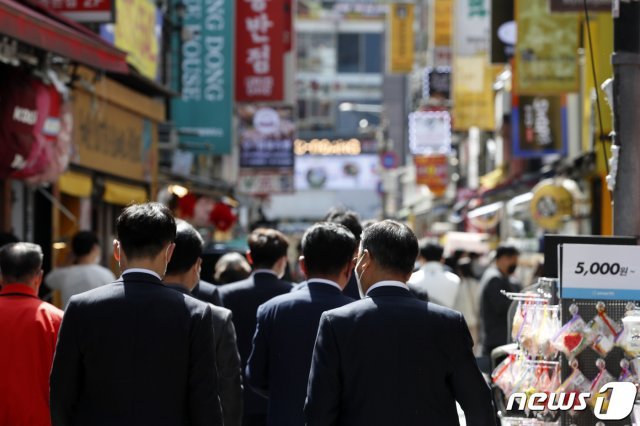 서울 중구 명동 식당거리. 2021.4.9/뉴스1 © News1