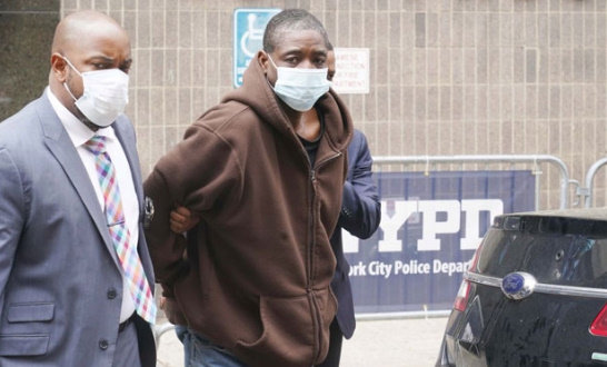 뉴욕경찰(NYPD)은 26일(현지 시간) 뉴욕 맨해튼 동부 할렘 인근 노숙인 쉼터에서 제로드 파월(49)을 체포했다. 사진=ABC7뉴욕 홈페이지 캡처