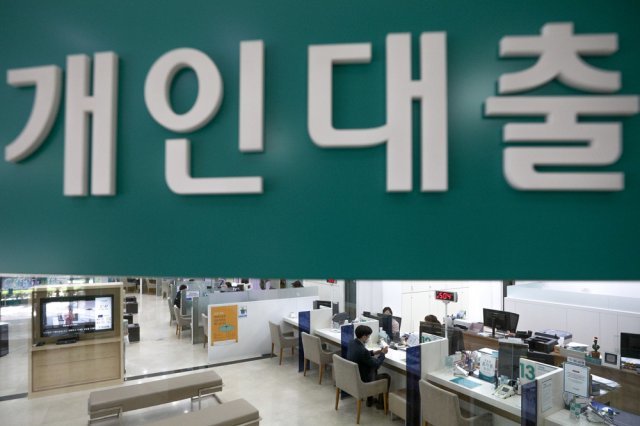 서울의 한 은행 개인대출 창구 모습. 2021.4.29/뉴스1
