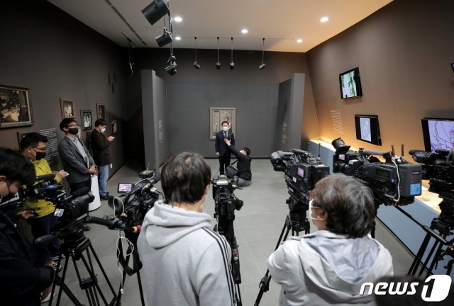 조인묵 강원 양구군수가 30일 박수근미술관에서 열린 미디어데이에서 인사말을 하고 있다.(양구군 제공) 2021.4.30 /뉴스1