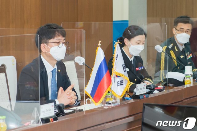 박재민 국방부 차관(사진 왼쪽) (국방부 제공) 2021.3.29/뉴스1