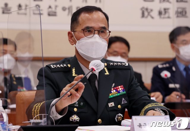 마스크를 착용한 남영신 육군참모총장. 2020.10.23/뉴스1 © News1