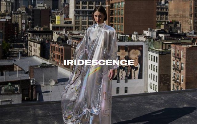 세계 최초의 NFT 드레스 \'Iridescence\', 비누방울의 광택을 뜻한다. 출처=The Fabricant