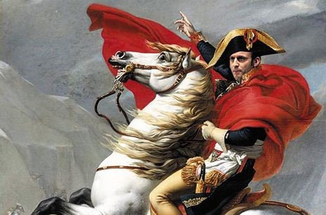프랑스 화가 자크루이 다비드가 그린 1804년작 ‘알프스 산맥을 넘는 나폴레옹’에 마크롱 대통령 얼굴을 합성한 사진. 프랑스에서는 대선 때마다 유명 정치인과 나폴레옹을 비교하는 사진이 소셜미디어에 자주 등장한다.