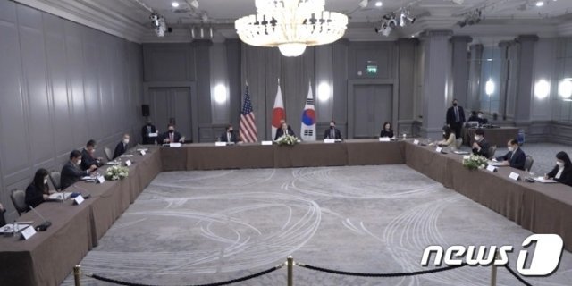 영국에서 열린 한미일 외교장관 회담 모습. © 외교부 제공