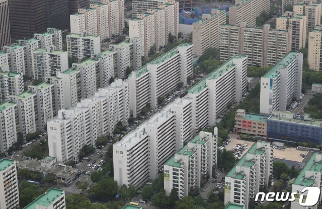 서울 여의도 일대 아파트 모습. 2021.4.27/뉴스1 © News1