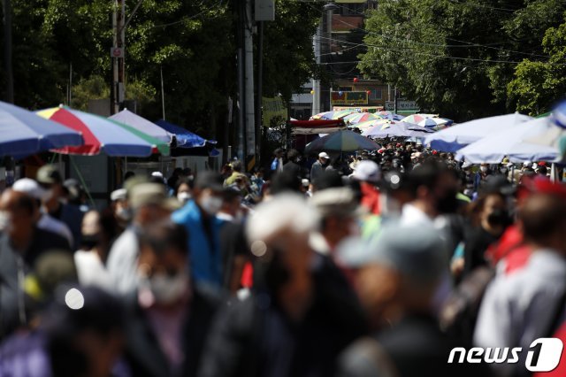 서울 동묘 벼룩시장이 인파로 북적이고 있다.9/뉴스1 © News1