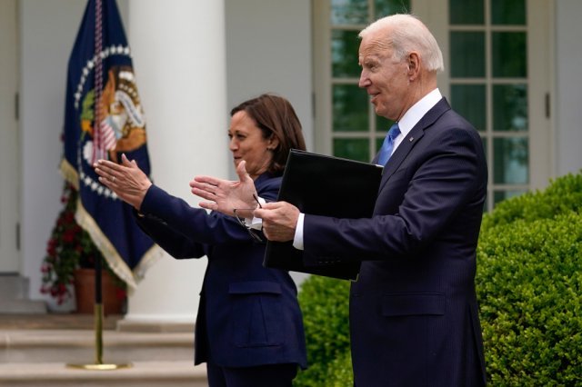 카멀라 해리스 미국 부통령(왼쪽)과 바이든 대통령. AP 뉴시스