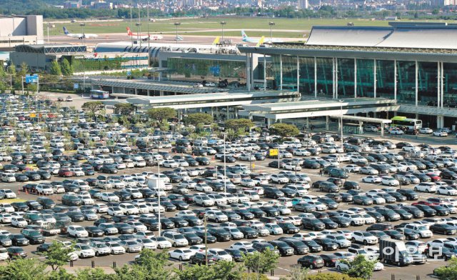 김포공항 국내선 주차장 '만차'｜동아일보