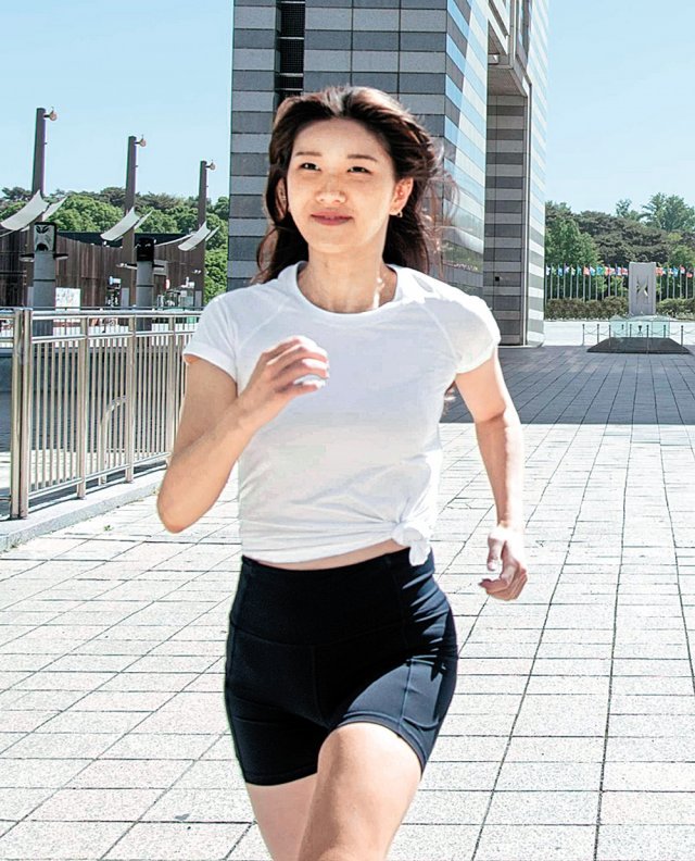 2년 차 직장인이었던 2018년 자신만의 시간을 갖기 위해 뛰기 시작한 장효진 씨는 낯선 사람들의 응원에 매료돼 마라톤에 빠져들었다. JKLEE PICTURES 제공