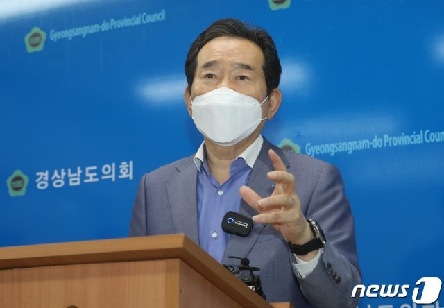 정세균 전 국무총리가 24일 오전 경남 의창구 사림동 경상남도의회에서 열린 기자간담회에서 발언을 하고 있다. 2021.5.24/뉴스1 © News1