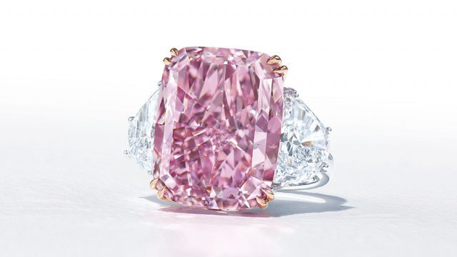 세계에서 가장 큰 퍼플-핑크 다이아몬드 ‘사쿠라’. 소더비 제공