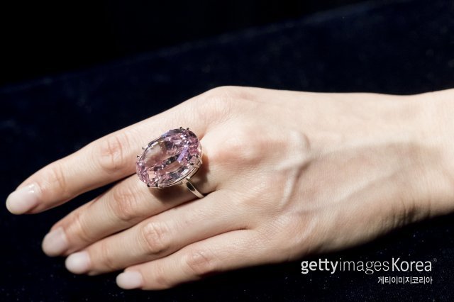 핑크 다이아몬드 중 역대 최고가를 기록한 59.6캐럿짜리 ‘핑크 스타’. (GettyImages)/코리아