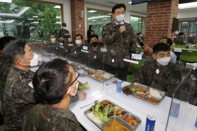 더불어민주당 송영길 대표가 27일 경기 양주의 한 군부대를 방문해 모두발언을 하고있다. 국회사진기자단