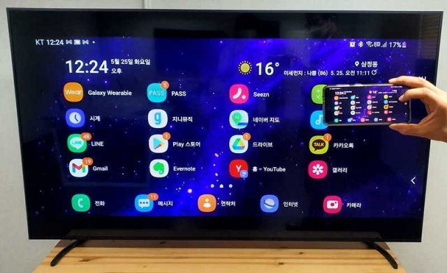 크롬캐스트 기능을 통한 스마트폰 화면 무선 미러링 (출처=IT동아)