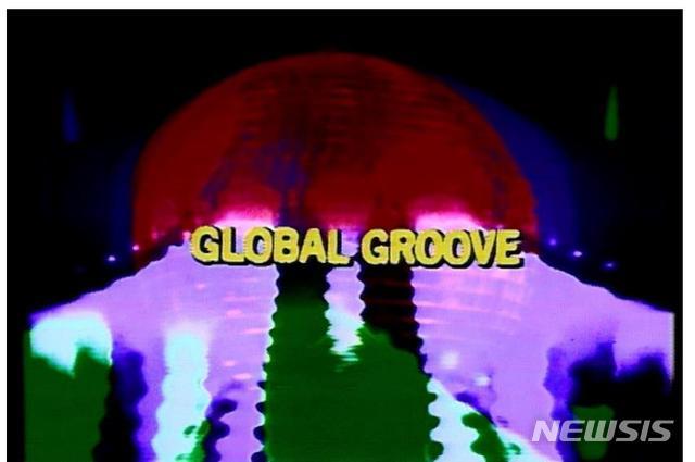 ??? (1932~2006), Global Groove (Opening)token ID: 1 / wallet address: 01C56E / smart contract address: 0x64aac03eaebc240b271463e4a56c19412a555965single-channel video with audio, 00:00:38 seconds (1296 x 1920 pixels)Created in 1973 and minted in 2021. This work is unique and is accompanied by a non-fungible token.???: US$100,000-200,000 (?? ? 1? 1??~2?2?? ?). ???