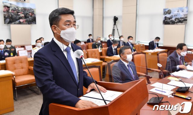 서욱 국방부 장관이 31일 오전 국회 국방위원회 전체회의에서 업무보고를 하고 있다. 2021.5.31/뉴스1 © News1