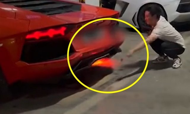 지난 30일(현지 시간) 중국 소셜 네트워크 서비스(SNS) 웨이보에는 람보르기니 배기구에서 뿜어져 나오는 열로 꼬치를 구워보겠다고 나선 남성의 영상이 화제다. (웨이보 갈무리) © 뉴스1